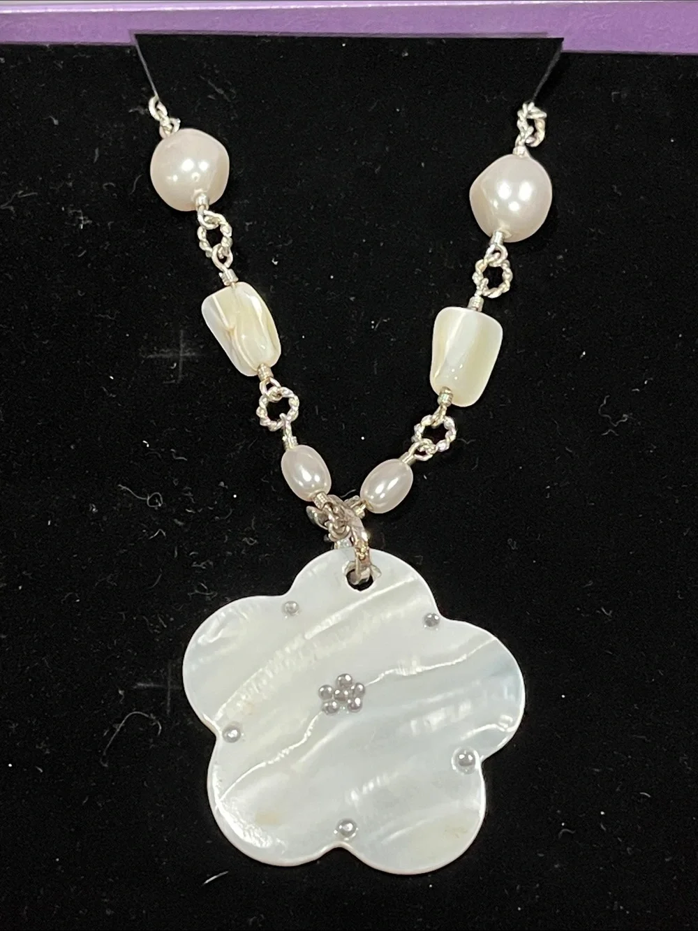 Vintage Mother of Pearl (MOP) Flower Pendant Necklace